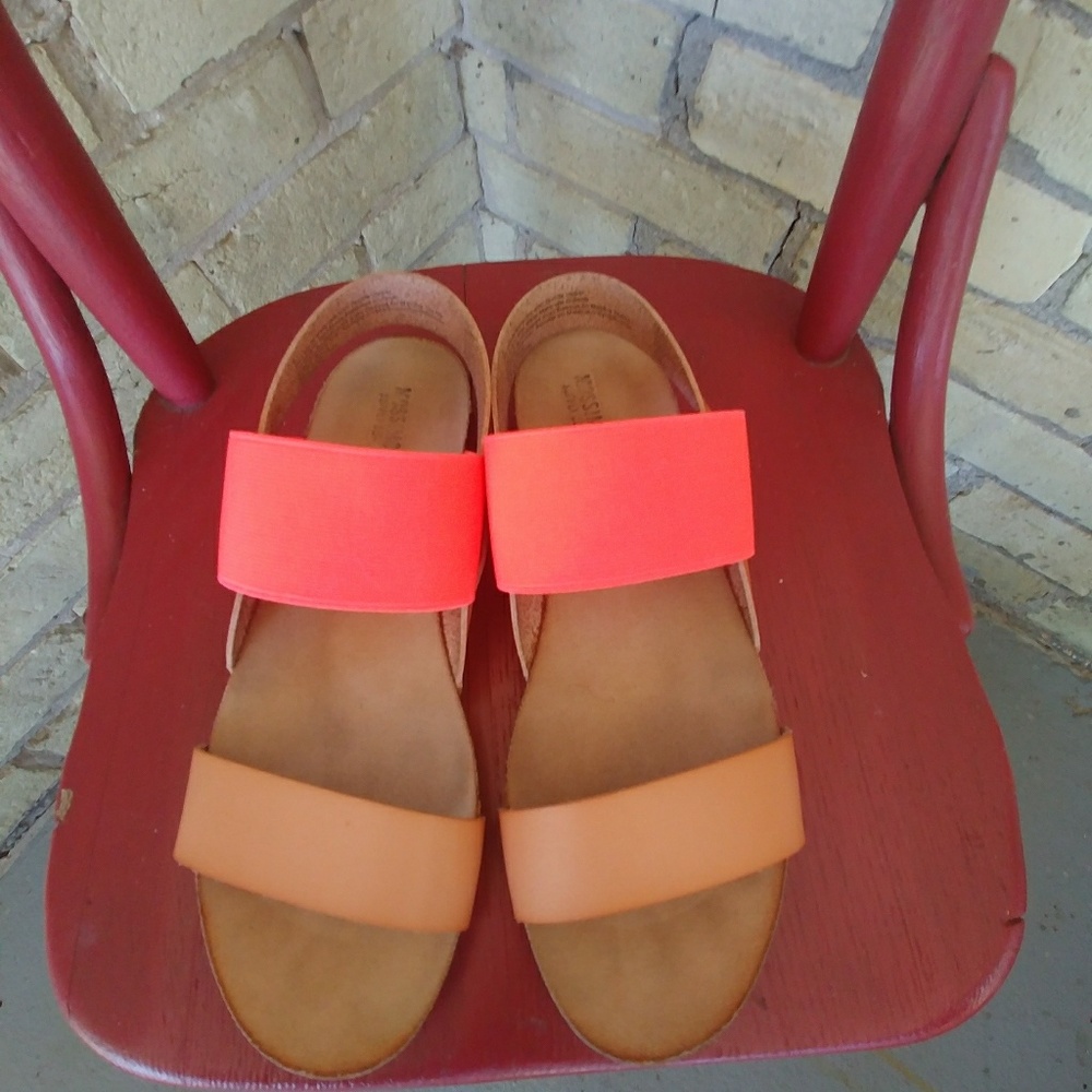 Bright Coral & Tan Mossimo Sandals Size 8